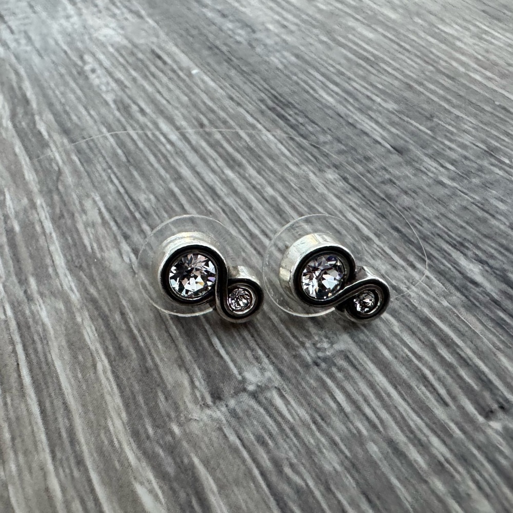 ✨ Brighton Infinity Sparkle Post Earrings - Picture 6 of 8